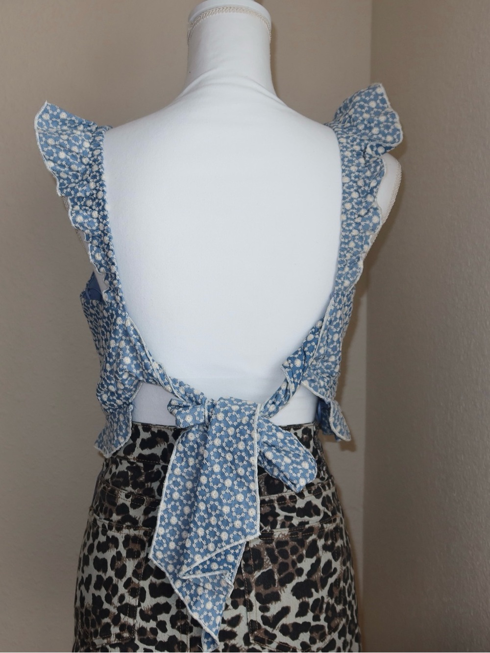 Blue Floral Ruffle Strap Crop Top - Picture 2 of 2